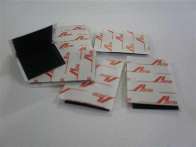 Samolepící suchý zip výseky 20 x 20 mm